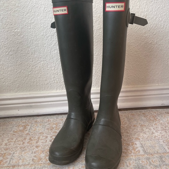 Tall army green Hunter Wellies/Rain boots - Picture 1 of 7